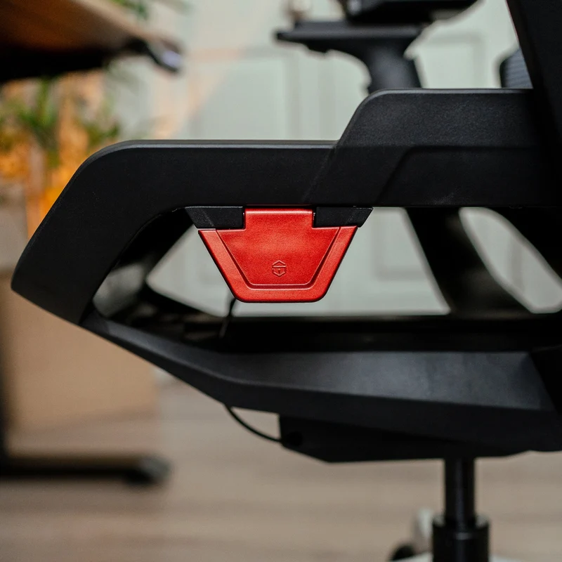 Desky Vanguard Ergonomic Gaming Chair with 6D Armrests