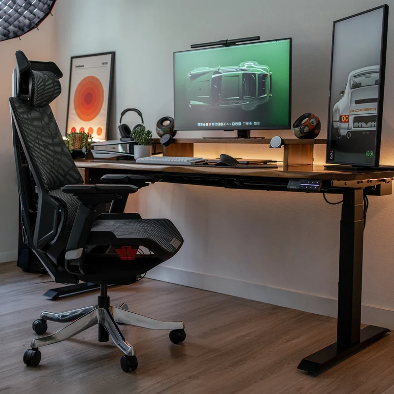 Desky Vanguard Ergonomic Gaming Chair with 6D Armrests