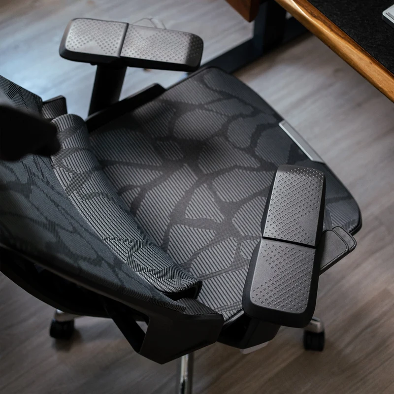 Desky Vanguard Ergonomic Gaming Chair with 6D Armrests